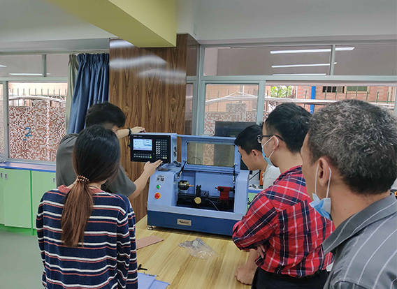 Advanced educational equipment - small CNC milling machine