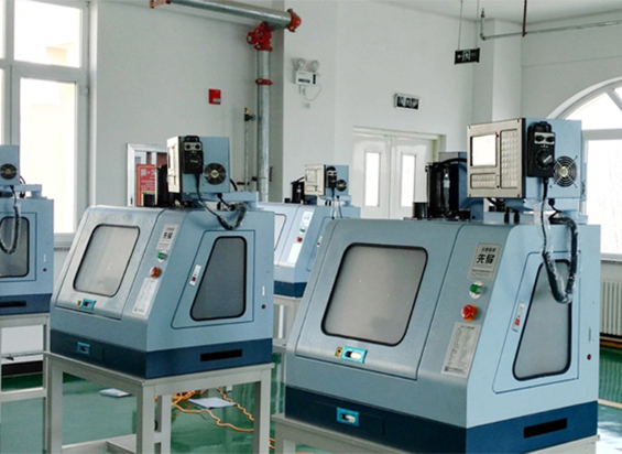 The difference between CNC small machining centers and milling machines